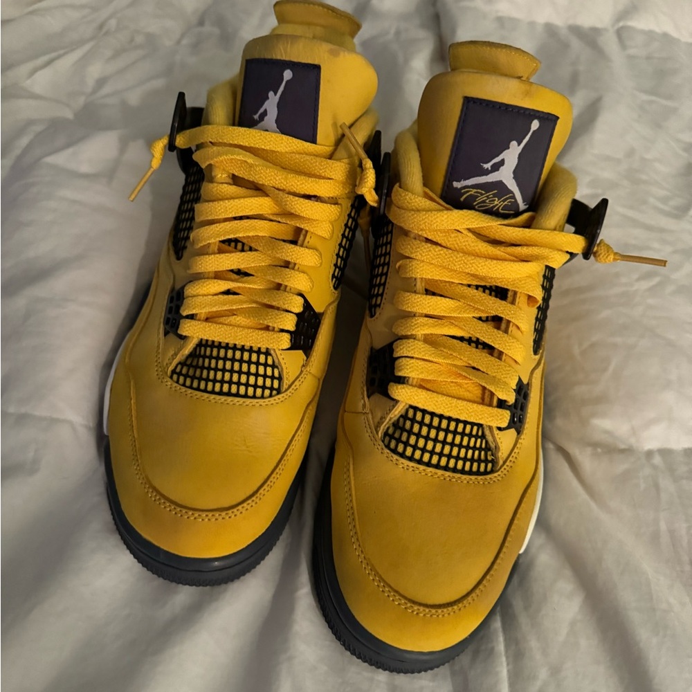 Jordan 4 lightning